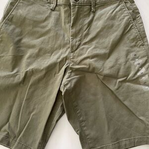NWT- Men’s Gap Essential shorts. Olive green